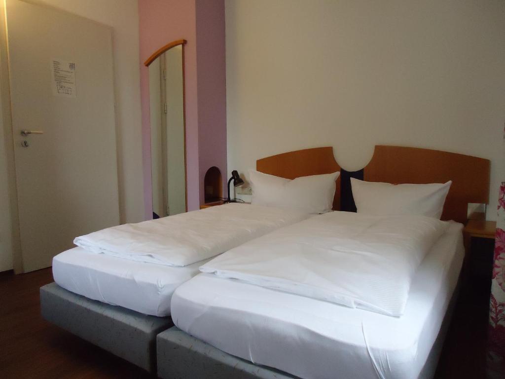 Garni Hotel Kaiserdom バンベルク 部屋 写真